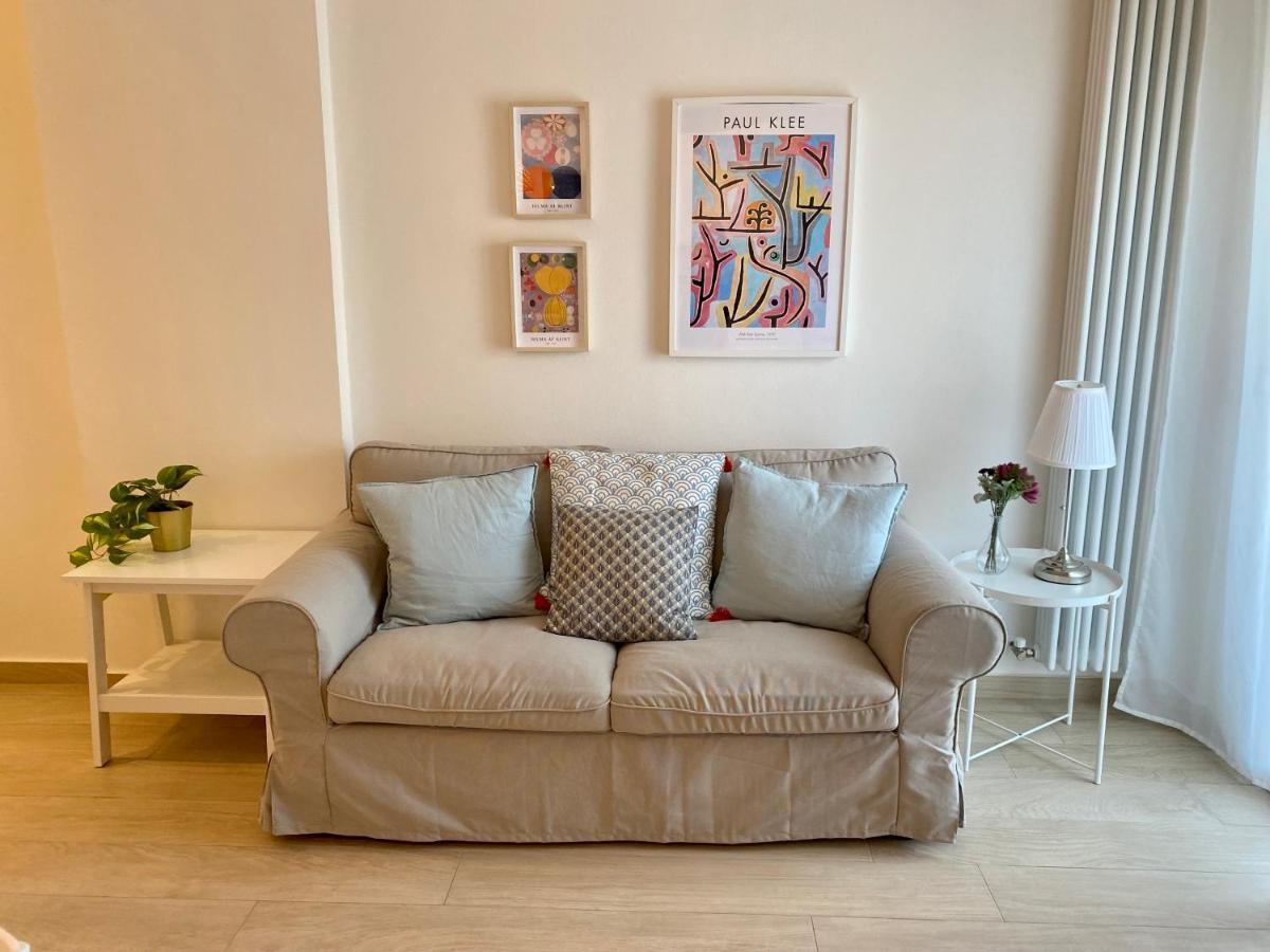 Modern Apartment *
